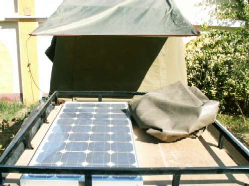 ></noscript></p><p>לנדרובר בשטח – טעינה סולארית להפעלת מקרר שטח, תאורה ועוד</p><p><img width=